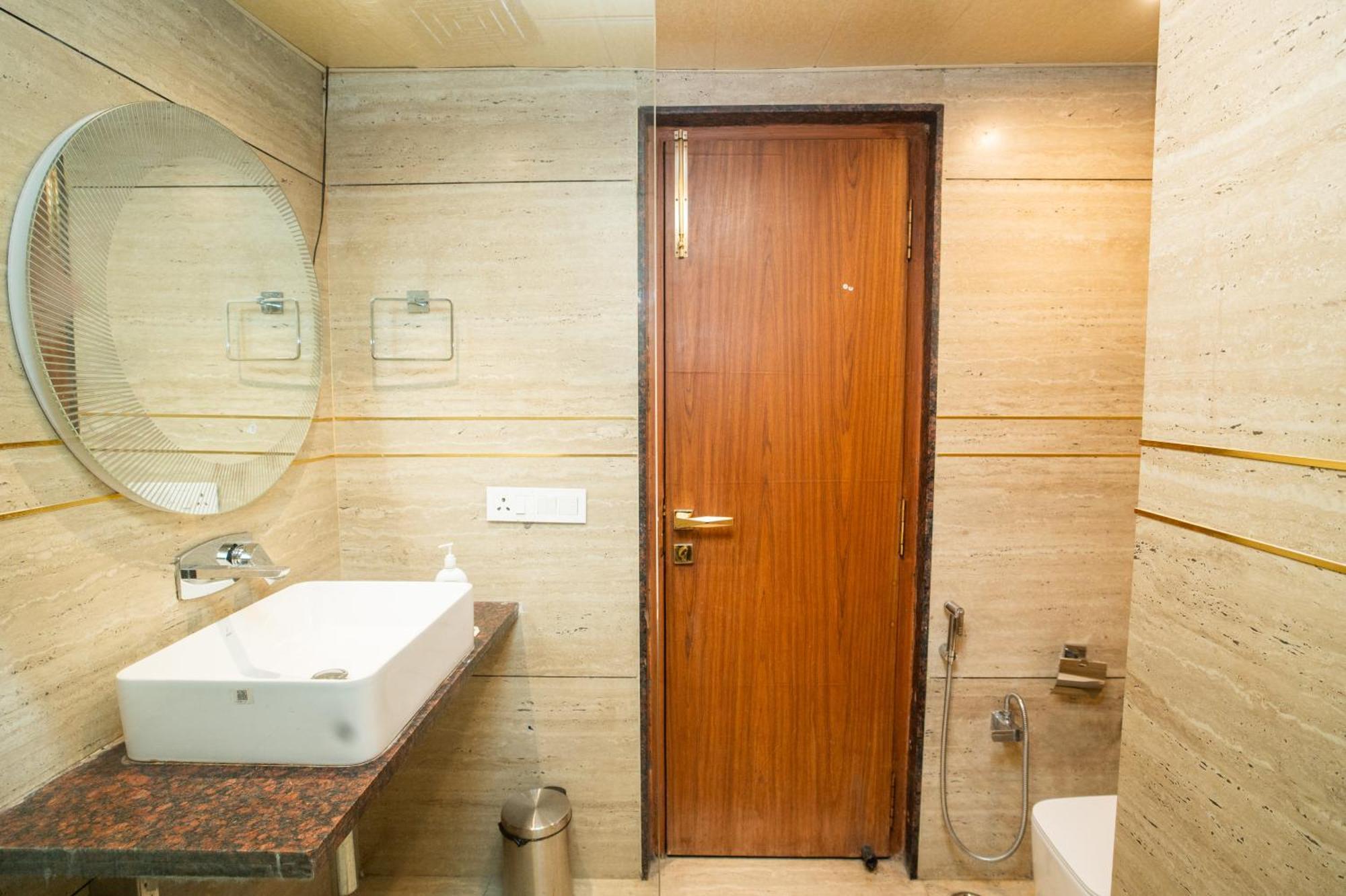 Luxury Aloha Apartments, リシケーシュ エクステリア 写真