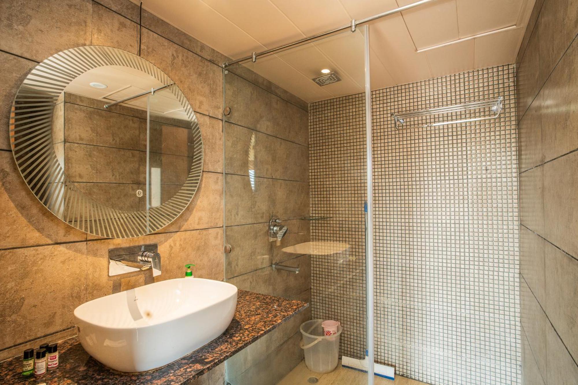 Luxury Aloha Apartments, リシケーシュ エクステリア 写真